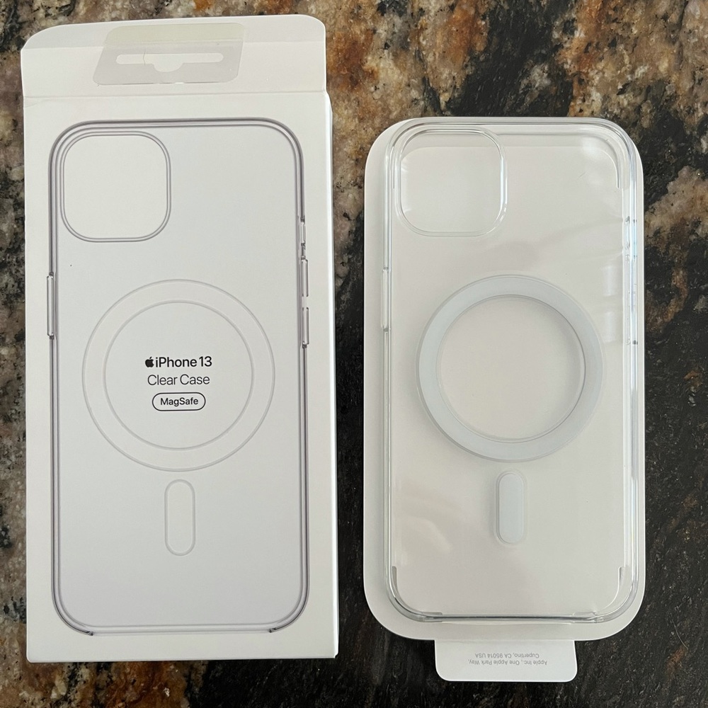 iPhone 13 Apple CLEAR Case with MagSafe in box